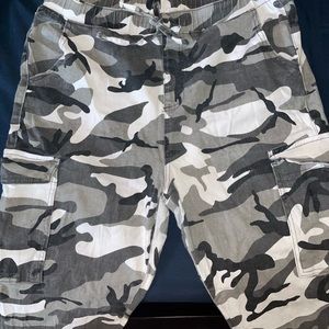 Stretchy cargo pants